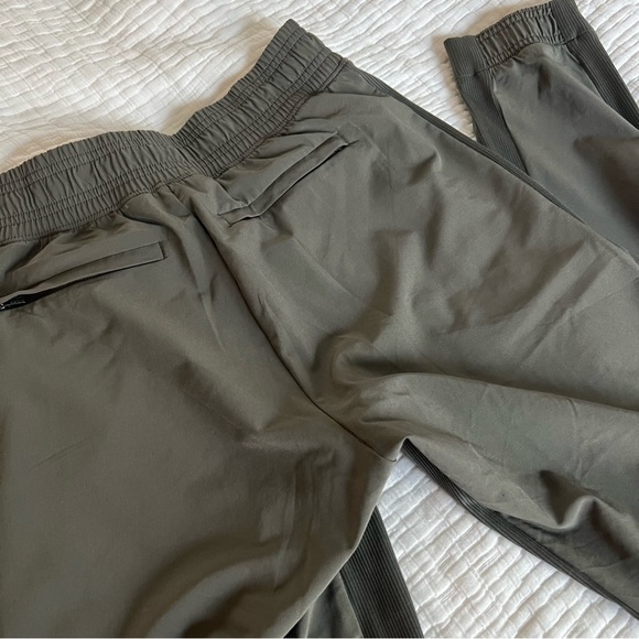 Athleta Brooklyn jogger in Mountain Olive - Picture 11 of 14